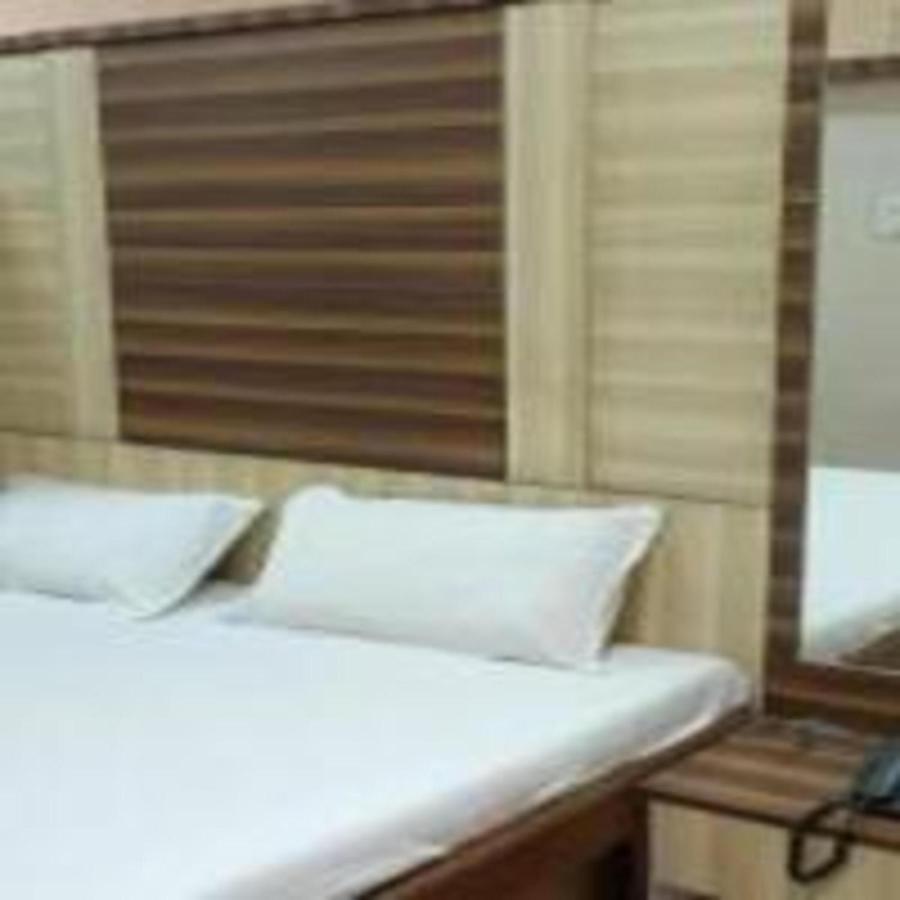 Carnival Hotel Пуне Екстер'єр фото